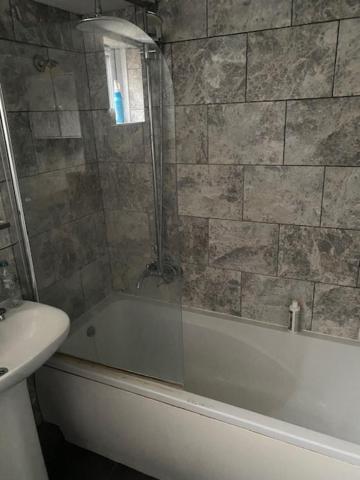 Luton Home Near Airport Private & Shared Bathroom Option 外观 照片