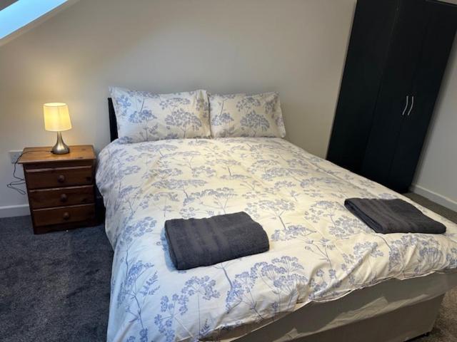 Luton Home Near Airport Private & Shared Bathroom Option 外观 照片