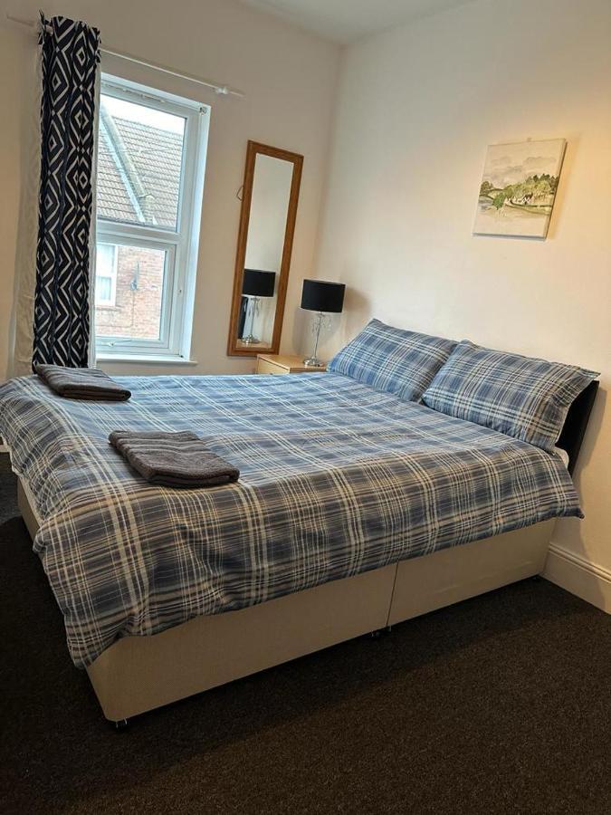 Luton Home Near Airport Private & Shared Bathroom Option 外观 照片