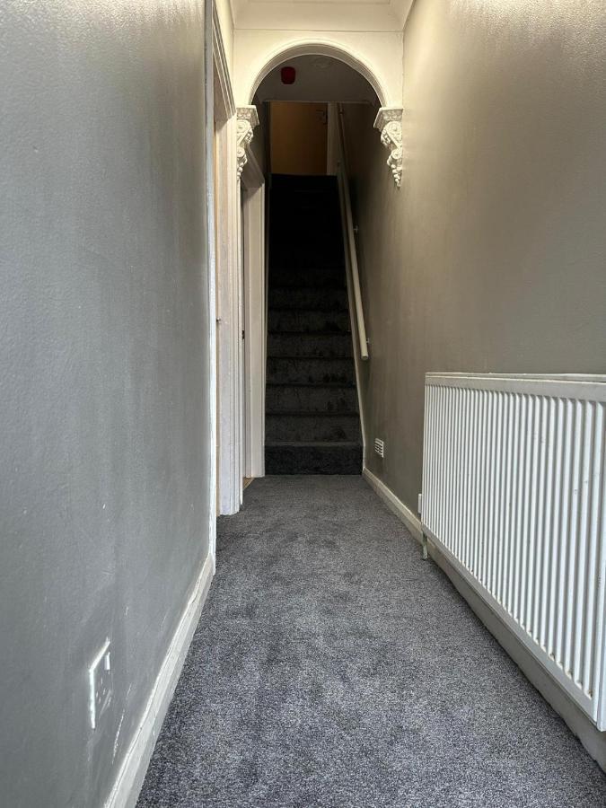 Luton Home Near Airport Private & Shared Bathroom Option 外观 照片