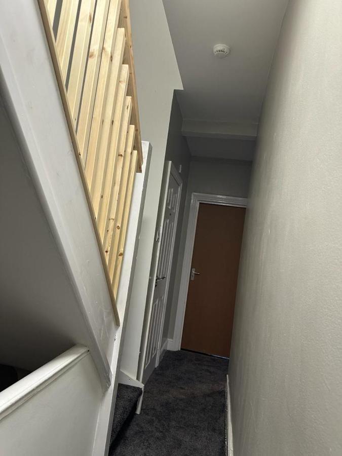 Luton Home Near Airport Private & Shared Bathroom Option 外观 照片