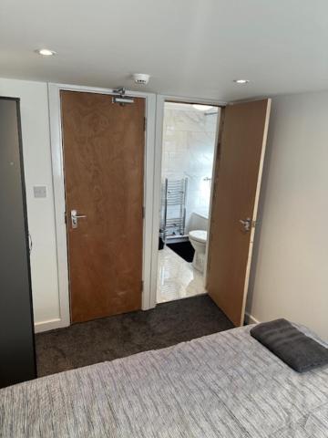 Luton Home Near Airport Private & Shared Bathroom Option 外观 照片