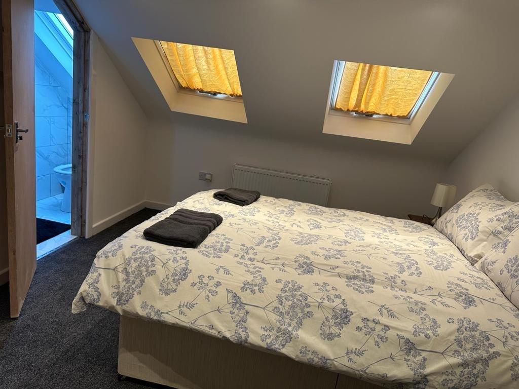 Luton Home Near Airport Private & Shared Bathroom Option 外观 照片